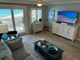 Holiday Surf and Racquet Unit 422