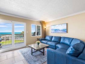 Holiday Surf and Racquet Unit 220