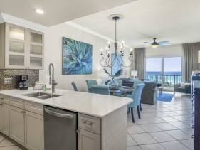 2nd Floor, Pet Friendly Beach Retreat 202, Beach Servic