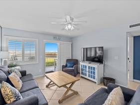 Holiday Surf and Racquet Unit 102