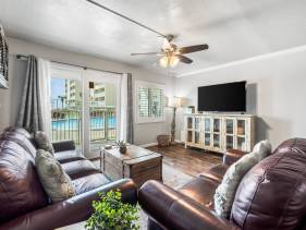 Holiday Surf and Racquet Unit 114