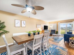 Holiday Surf and Racquet Unit 119