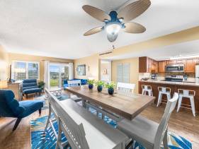 Holiday Surf and Racquet Unit 119