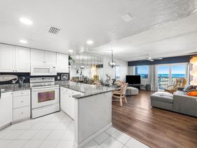 Holiday Surf and Racquet Unit 203