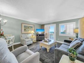 Holiday Surf and Racquet Unit 313
