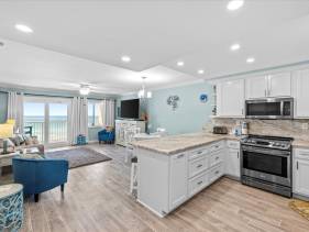 Holiday Surf and Racquet Unit 722