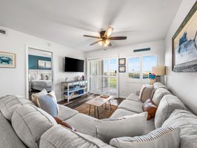 Holiday Surf and Racquet Unit 121