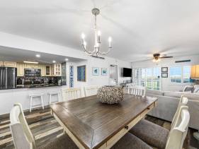 Holiday Surf and Racquet Unit 121