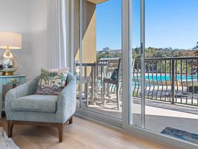 Beach Resort 213 Perfect Pool View. Convenient Access