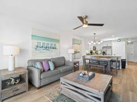 Wow! 3 bed, 2 bath beach service for 4 ! A $700 Value d