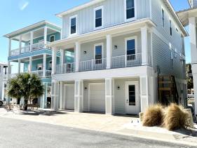 “Island Escape” Beautiful Luxury Home! Community Pool/H