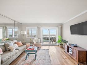 Holiday Surf and Racquet Unit 306