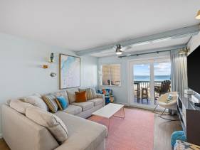 Holiday Surf and Racquet Unit 321