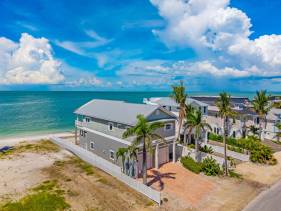 Serendipity - Beach Front 4/3