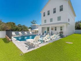 Glimmer! Sleeps 26! 2 Blocks From The Beach!