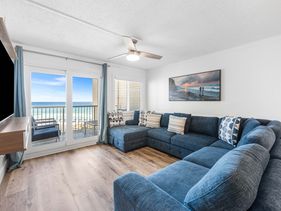 Holiday Surf and Racquet Unit 507