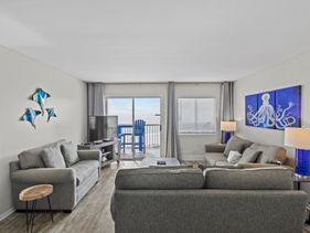 Holiday Surf and Racquet Unit 619