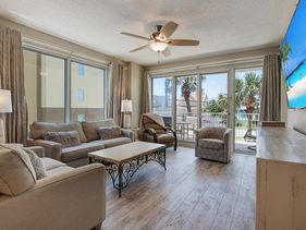 206 - Villa Vanilla *Gulf Front* Beach Pool!