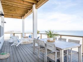 "Sand Dollar Cottage" Luxury Water-front Home! Amazing