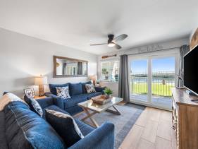Holiday Surf and Racquet Unit 105