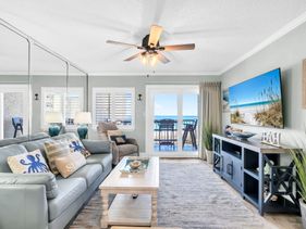 Holiday Surf and Racquet Unit 518