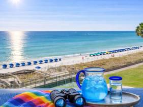 Holiday Surf and Racquet Unit 518