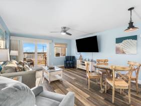 Holiday Surf and Racquet Unit 117