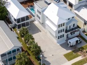 The Grand: 12 Bedrooms - 20 Beds. Golf Cart Rental Avai