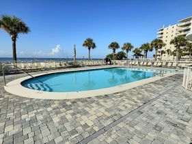 Tradewinds 208
