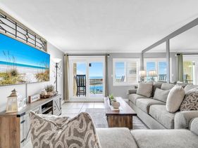 Holiday Surf and Racquet Unit 218