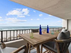 Surf Dweller 405 - Emerald Beach Hide Away