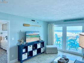 SO 205 2 BD Beachfront Condo - Free Beach Service!