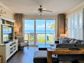 SMP 209 - Large 4 Bedroom Beachfront Condo - Free Beach