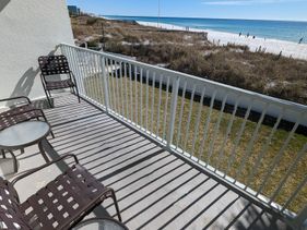 IS 6 - Updated 2 Bd Beachfront Condo - FREE Seasonal Be