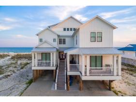 'Veranda' Upscale, Private Gulf Front Beach