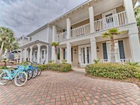 Look No Further Pool Deck House