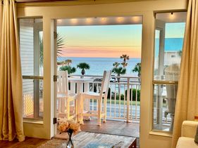DestinMe Beach Retreat - Beach & Gulf Views!