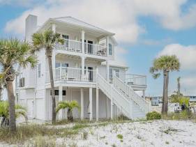 5% Discount, Remodeled, water view !
