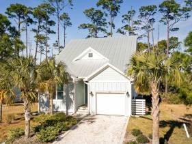 Spacious NEW 4-bedroom Pet Friendly house 