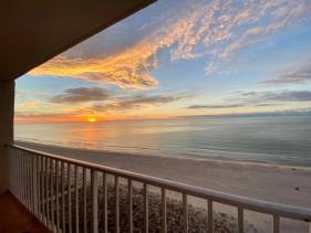 WEST CORNER BEACH FRONT 2 BEDROOM TOP FLOOR!