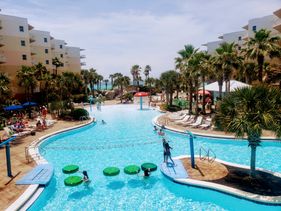 Family friendly 2 bed + bunkroom & arcade!