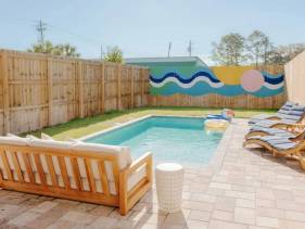 *New~Short Walk to Beach+Private Pool+Beach