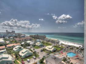Beach Front Condo - beautiful view!!