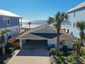 Directly on the Beach- 4 bedroom/2 bath