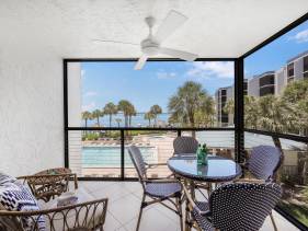 Riverfront condo in Olde Marco with pools/tennis