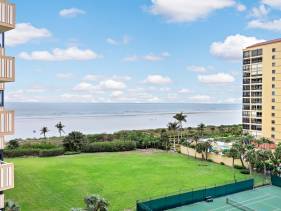 Beachfront condo with pool, tennis and fitness center