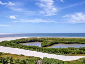 Wing beachfront condo with pool, gym and tennis courts