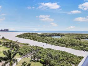 Inviting condo on beach with pool and tennis courts