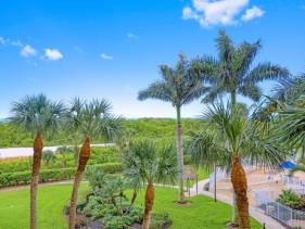 Beachfront condo with heated pool, gym and pickleball