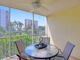 Oceangoing condo with pool and steps to beach and food